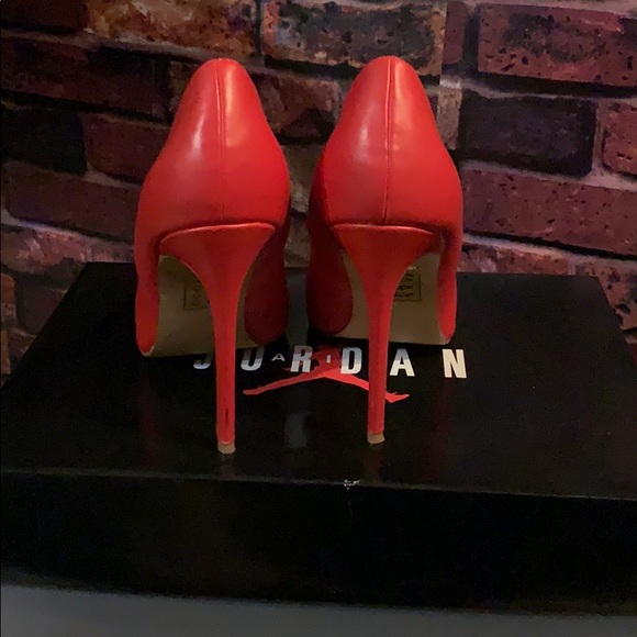 Red heels - Picture 3 of 6